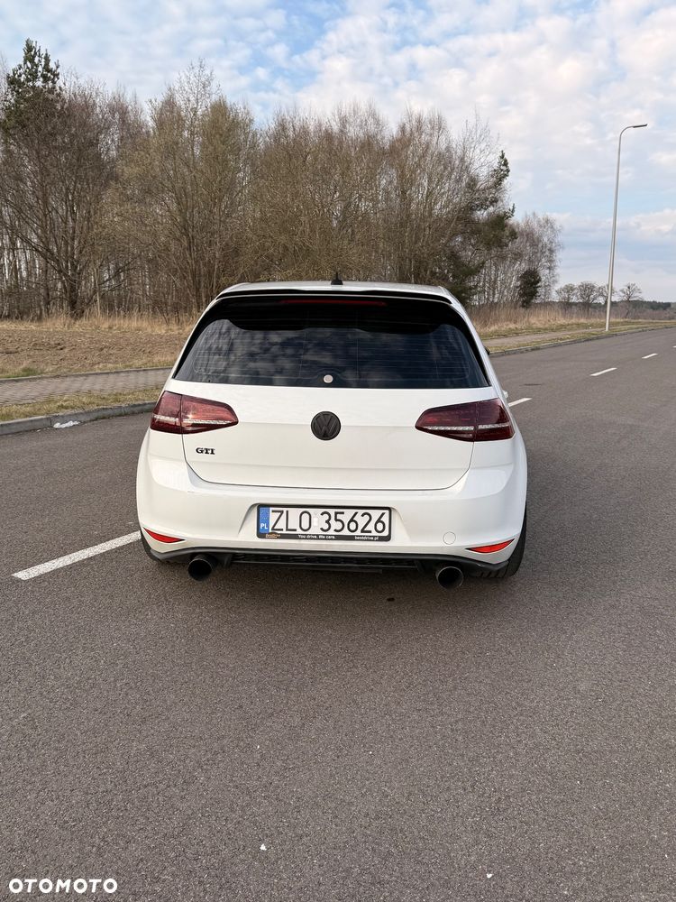Volkswagen Golf - 5