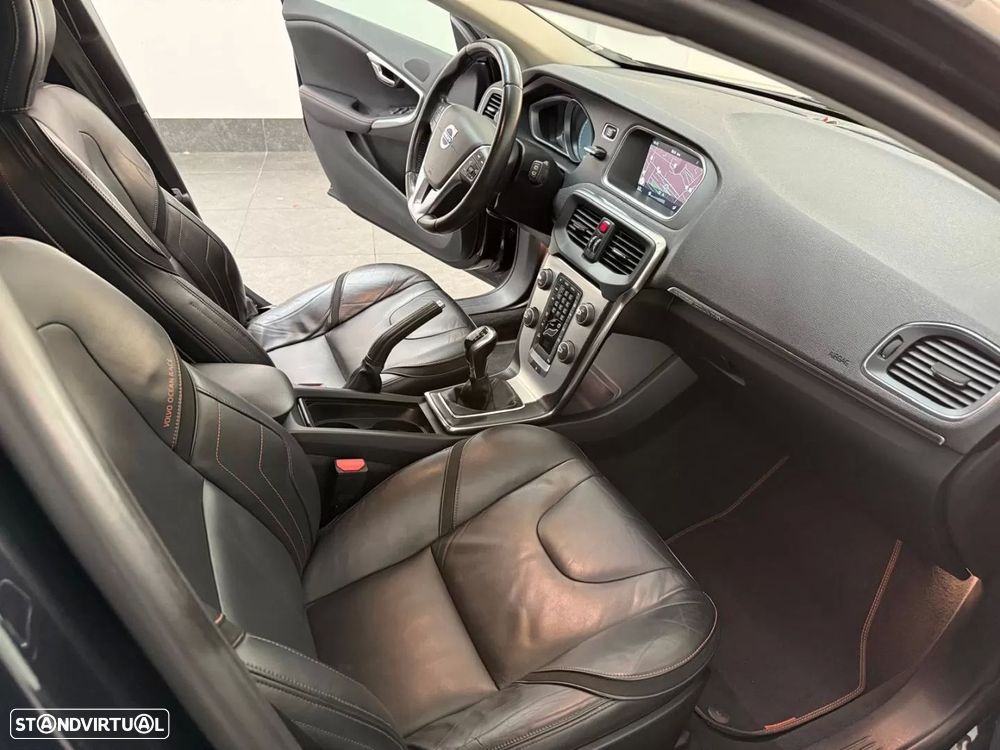 Volvo V40 Cross Country - 10