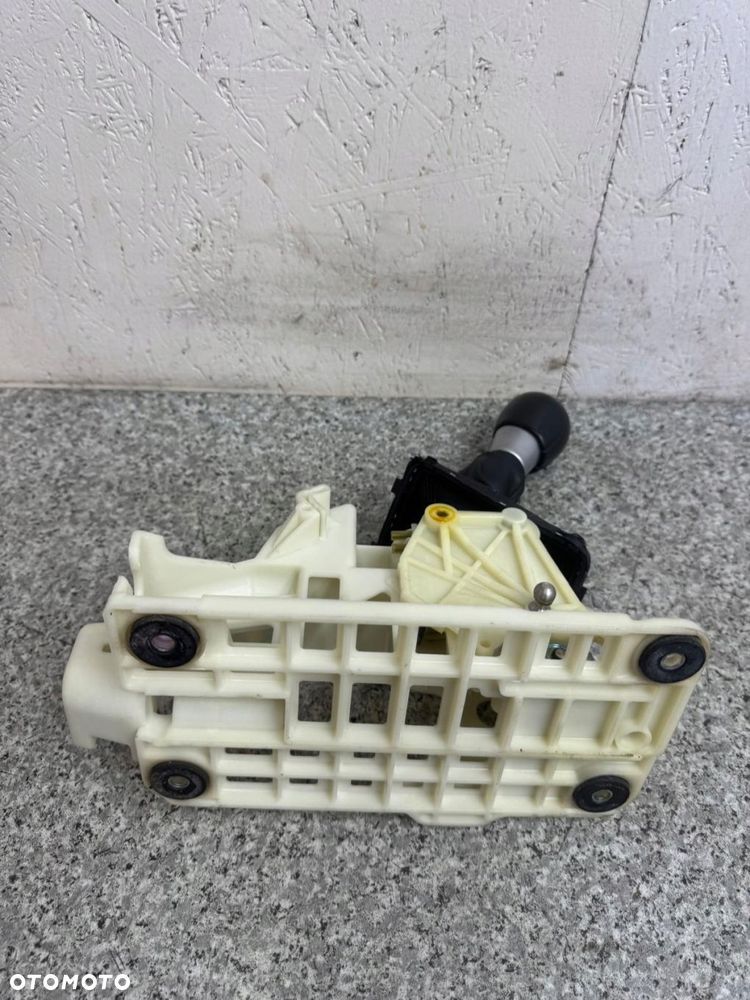 wybierak gałka dzwignia zmiany biegów volvo v70 iii 2012- 31367606 - 10