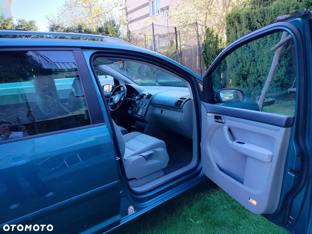 Volkswagen Touran - 19