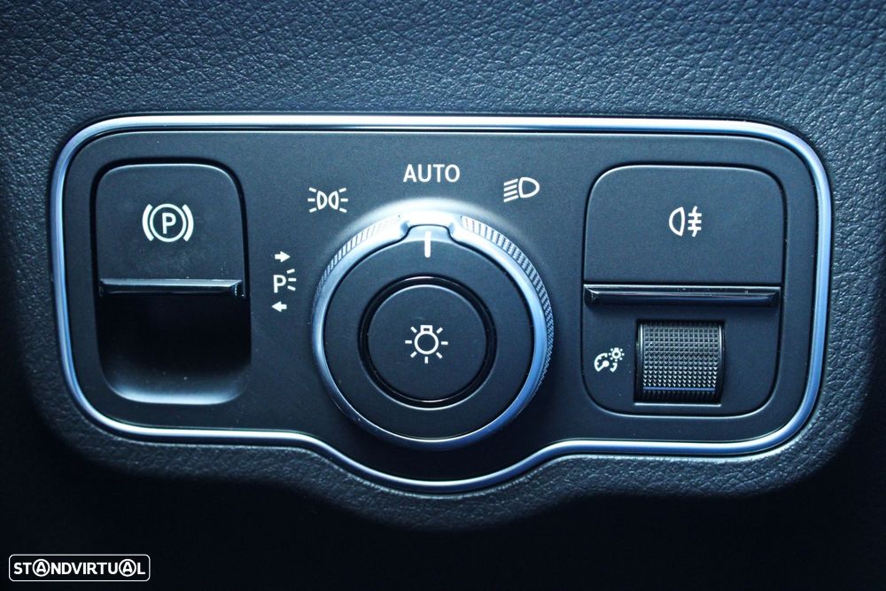 Mercedes-Benz GLA 180 d AMG Line - 16