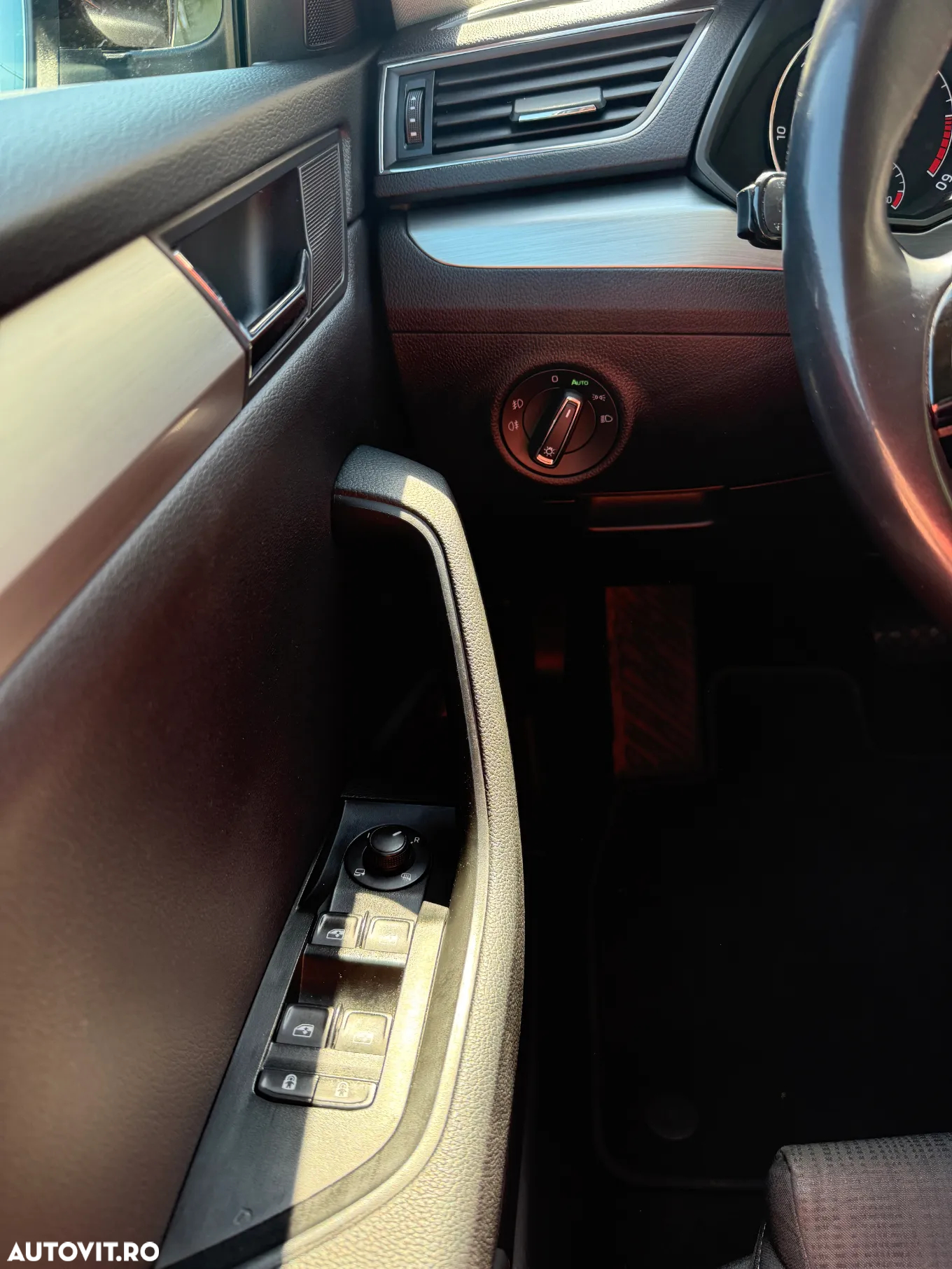 Skoda Superb 2.0 TDI DSG Ambition - 8