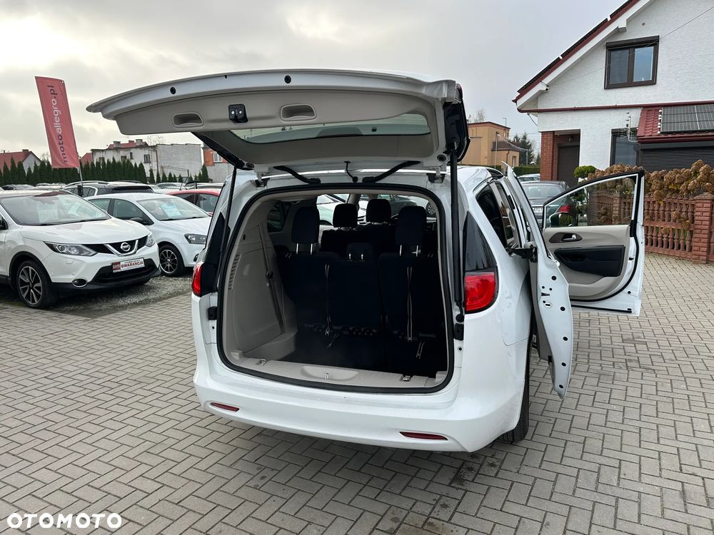 Chrysler Pacifica - 26