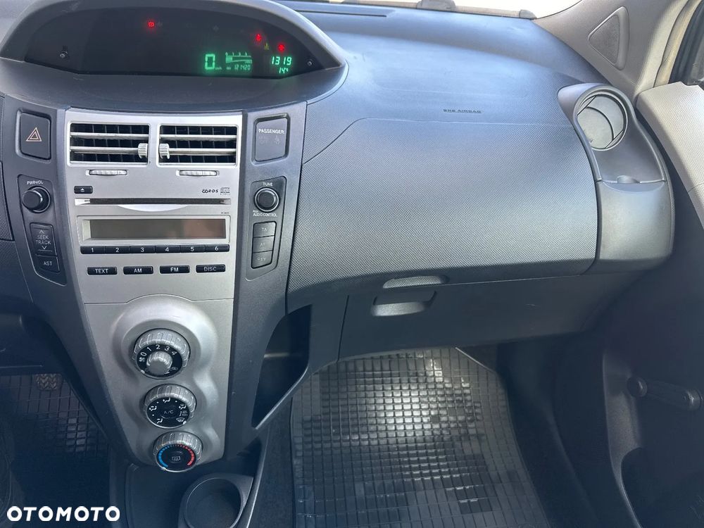 Toyota Yaris 1.3 Terra Gold - 20