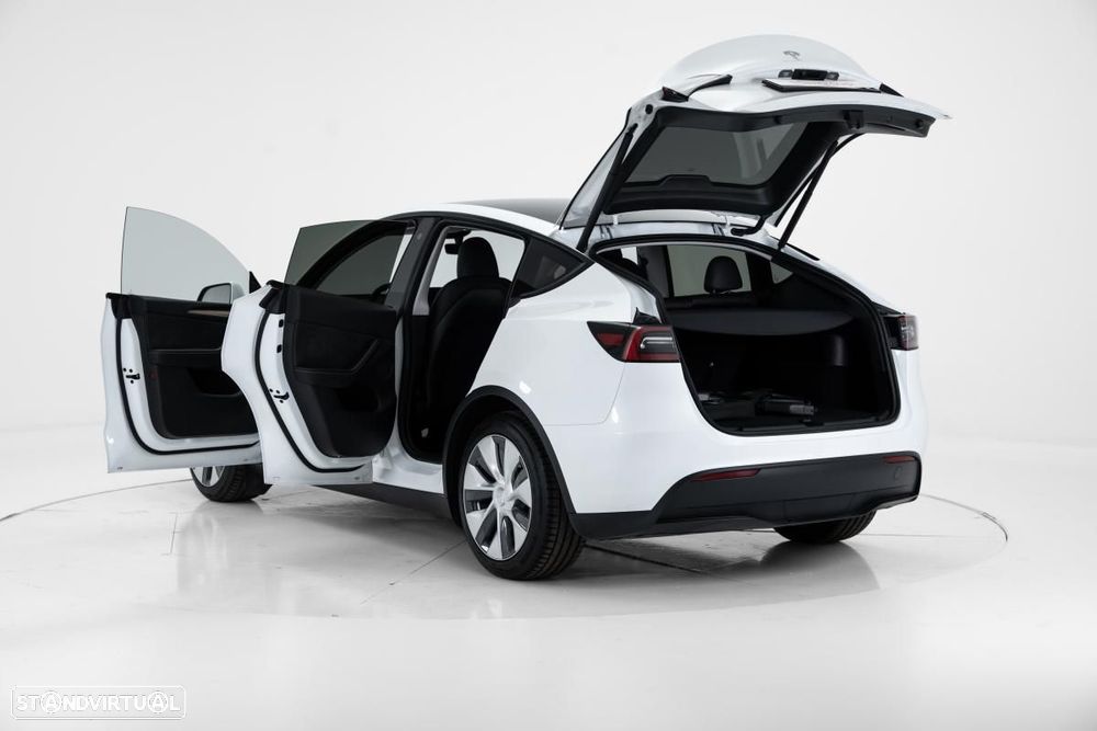 Tesla Model Y RWD — fotografia 5