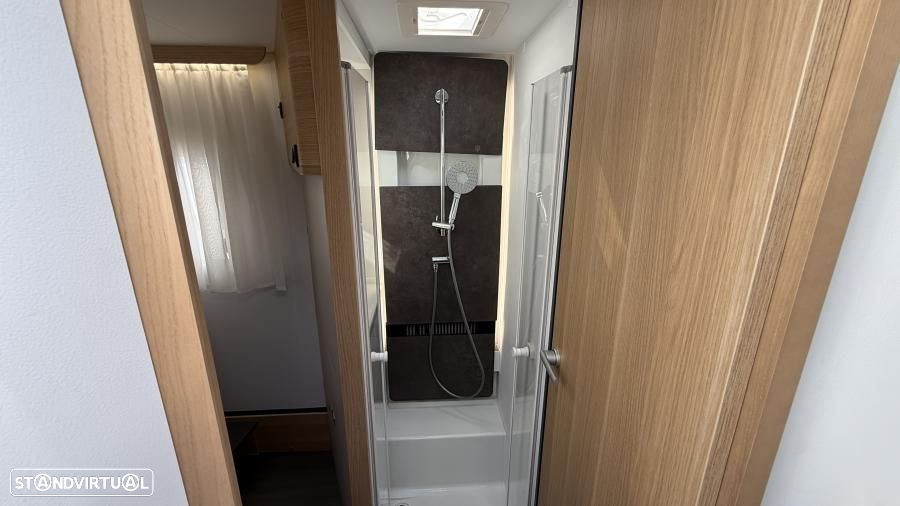 Adria Matrix 670 SC cama central e basculante - 34