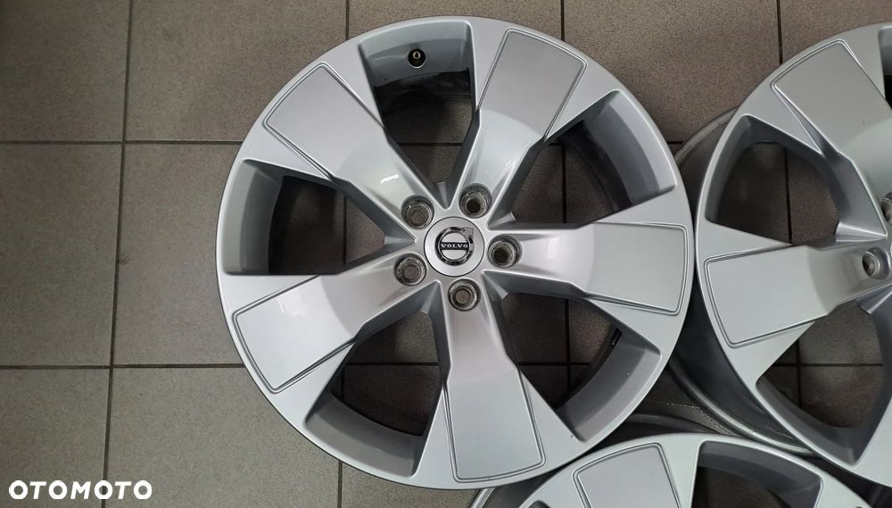 Felgi Aluminiowe 18 Volvo XC 40 5x108 ET 50.5 - 11