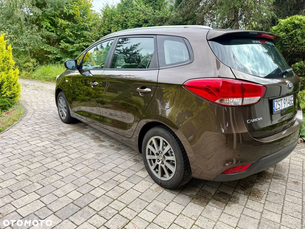 Kia Carens - 32