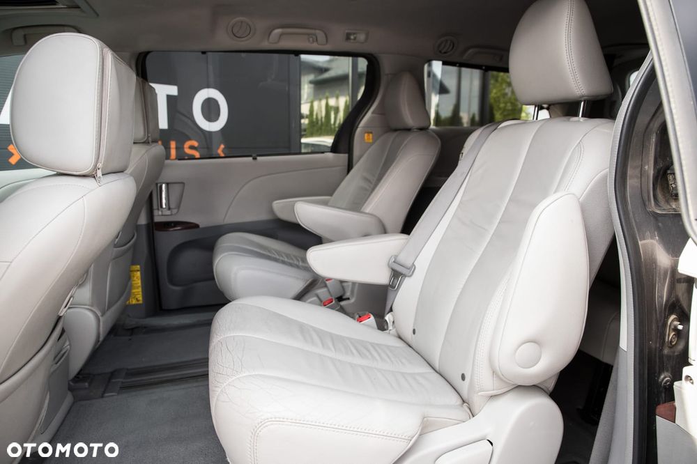 Toyota Sienna 3.5 V6 - 6
