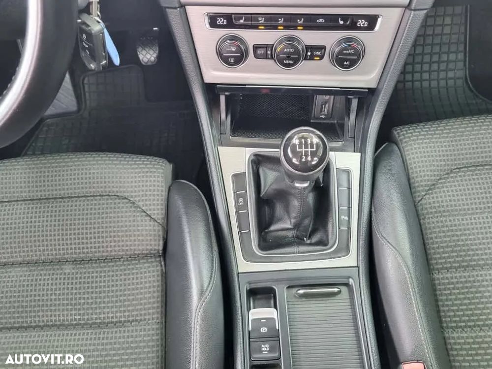 Volkswagen Golf - 12