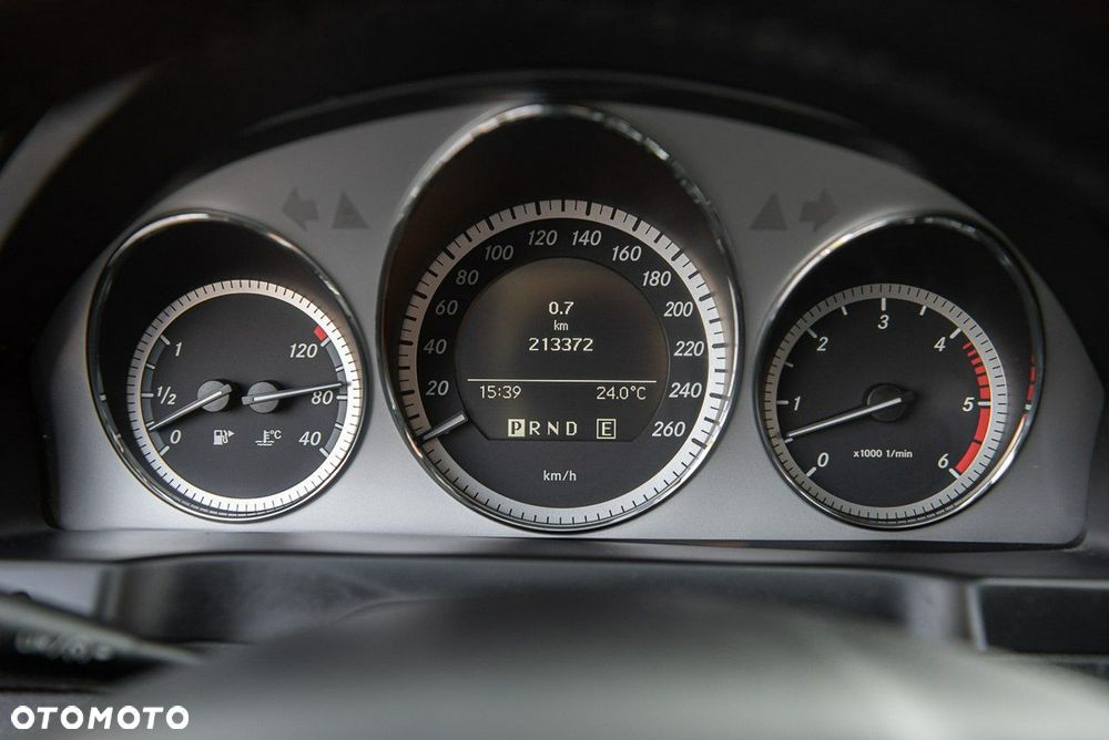 Mercedes-Benz Klasa C 350 CDI DPF 7G-TRONIC BlueEFFICIENCY Avantgarde - 32