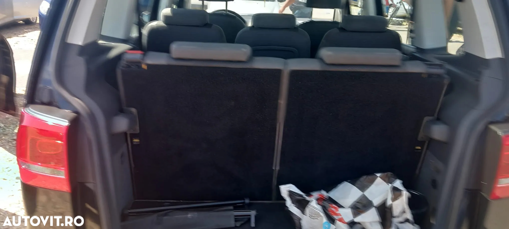 Volkswagen Touran - 14