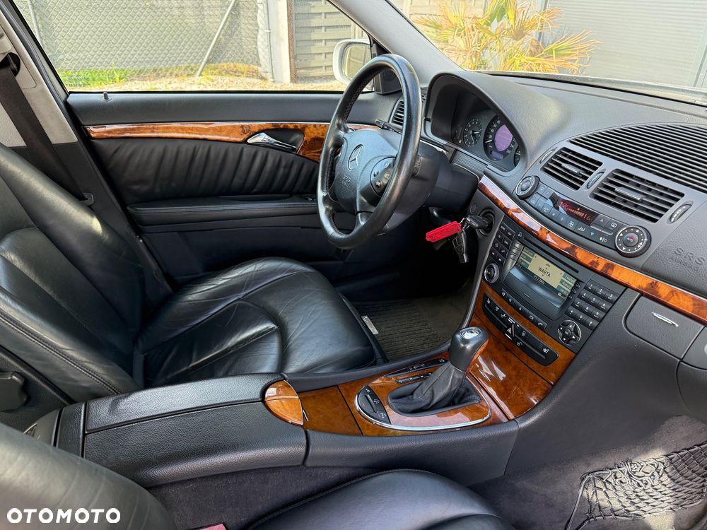 Mercedes-Benz Klasa E 500 7G-TRONIC Elegance - 22
