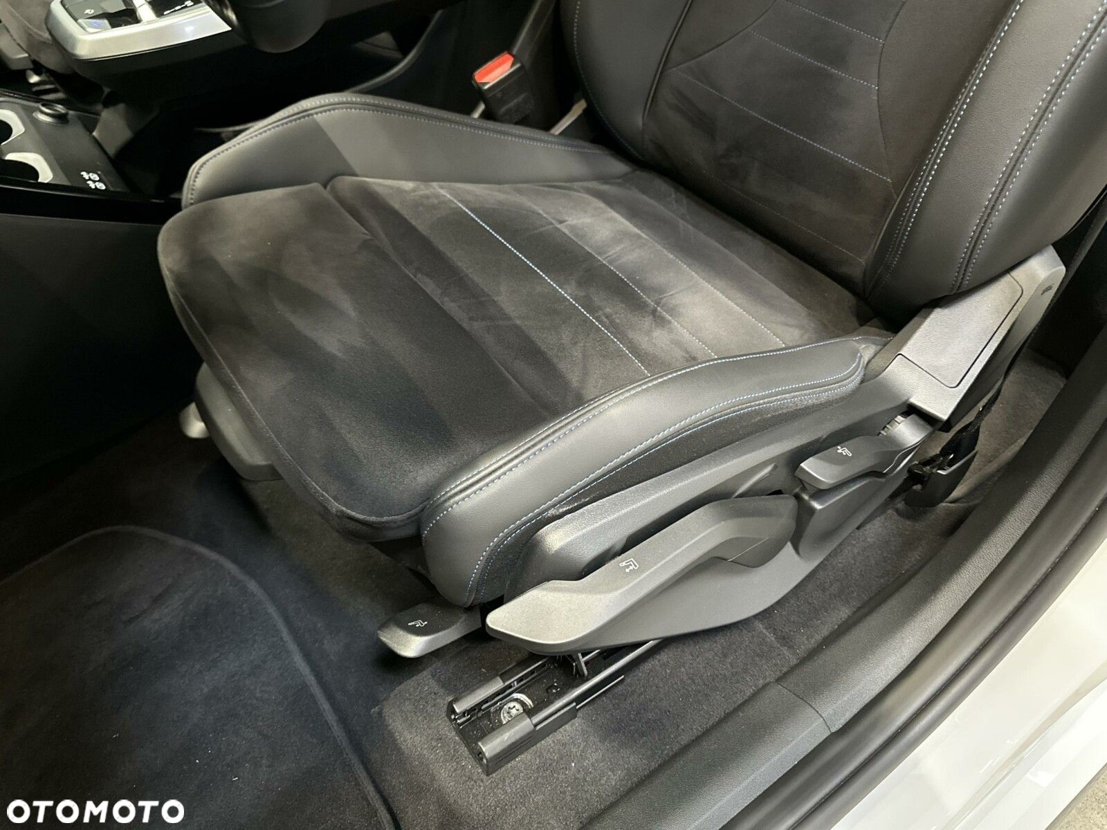BMW iX1 - 13
