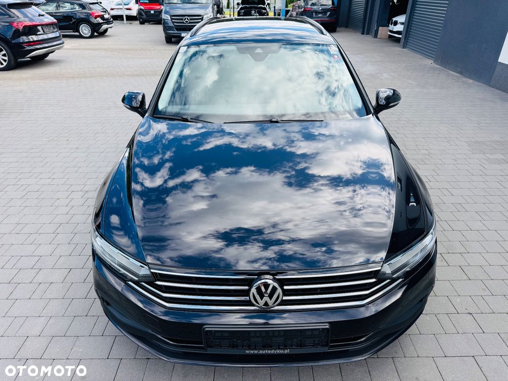 Volkswagen Passat 1.6 TDI SCR DSG Conceptline - 3