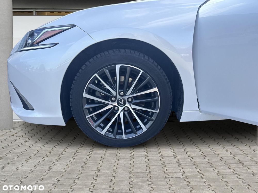 Lexus ES 300h Business Edition - 26
