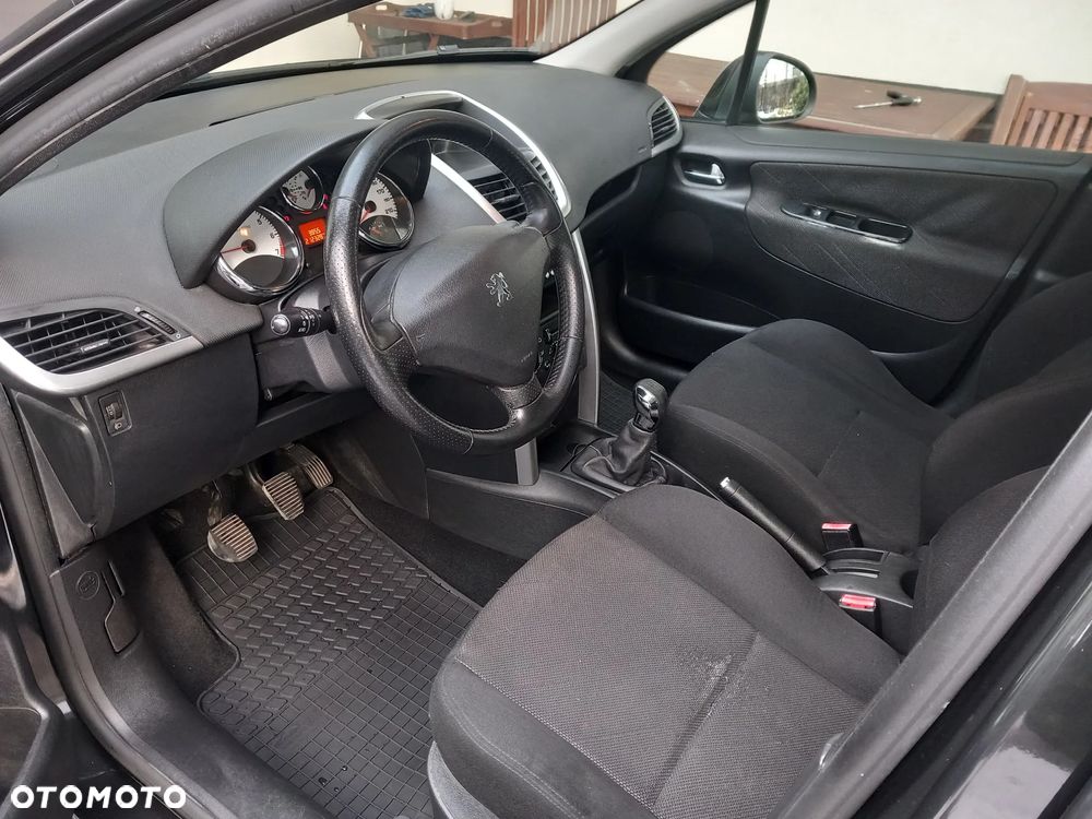 Peugeot 207 1.4 16V Presence - 12