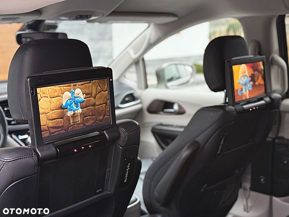 Chrysler Pacifica - 8