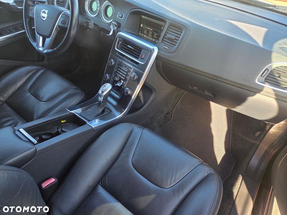 Volvo V60 D4 Geartronic Summum - 17