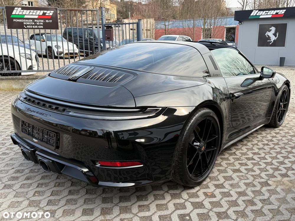Porsche 911 Targa 4 GTS PDK - 8