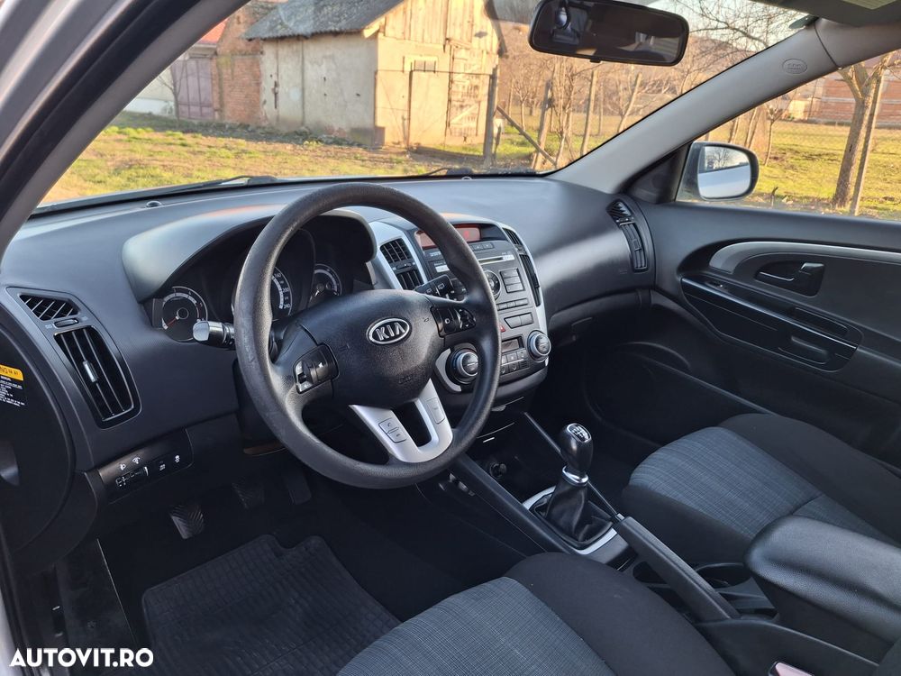Kia Ceed 1.6 CRDi ISG Spirit - 6