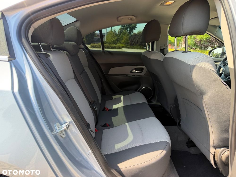 Chevrolet Cruze 1.8 LT+ - 23