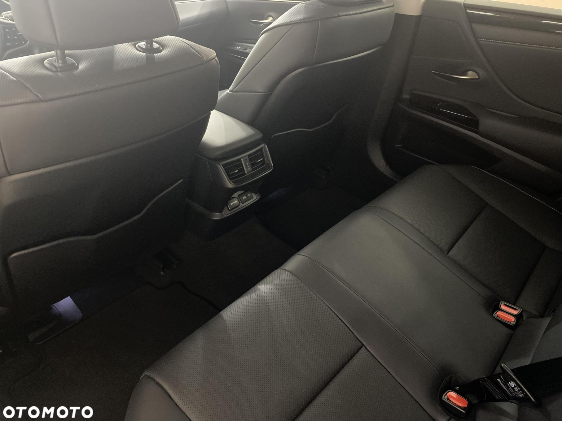 Lexus ES - 11