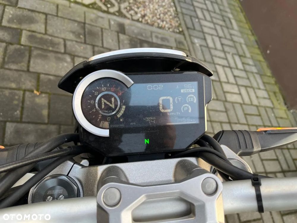 Honda CB - 8
