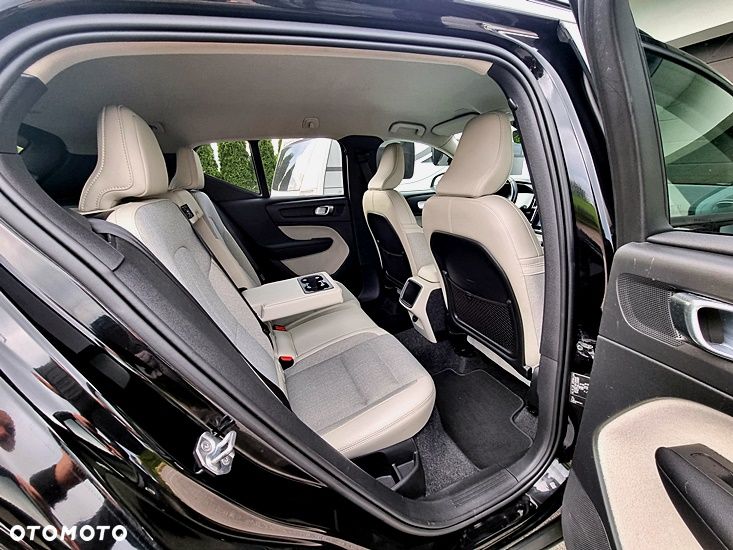 Volvo XC 40 D3 SCR Momentum Core - 16