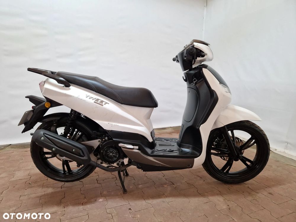Peugeot Tweet - 3