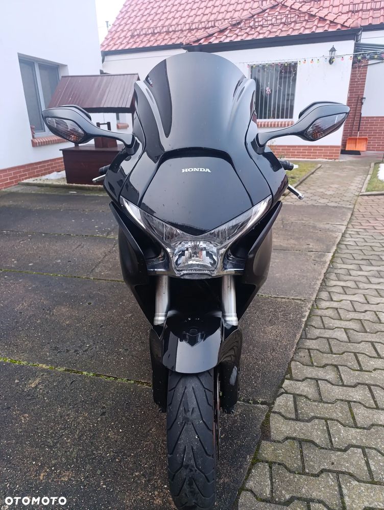 Honda VFR - 8