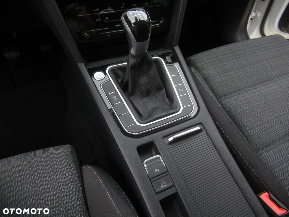 Volkswagen Passat 1.5 TSI EVO Business - 14