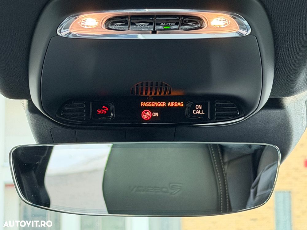 Volvo XC 60 B5 MHEV AWD R-Design - 12