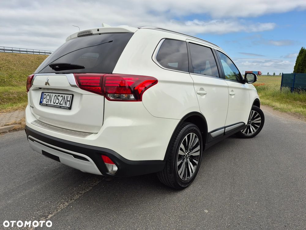 Mitsubishi Outlander - 3