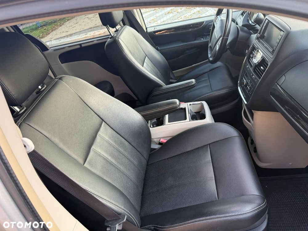 Chrysler Town & Country 3.6 Touring - 16