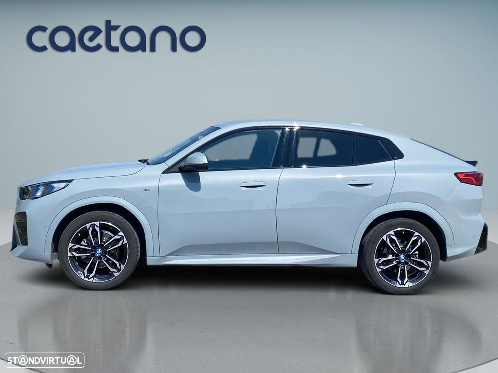 BMW iX2 eDrive20 Pack Desportivo M - 24
