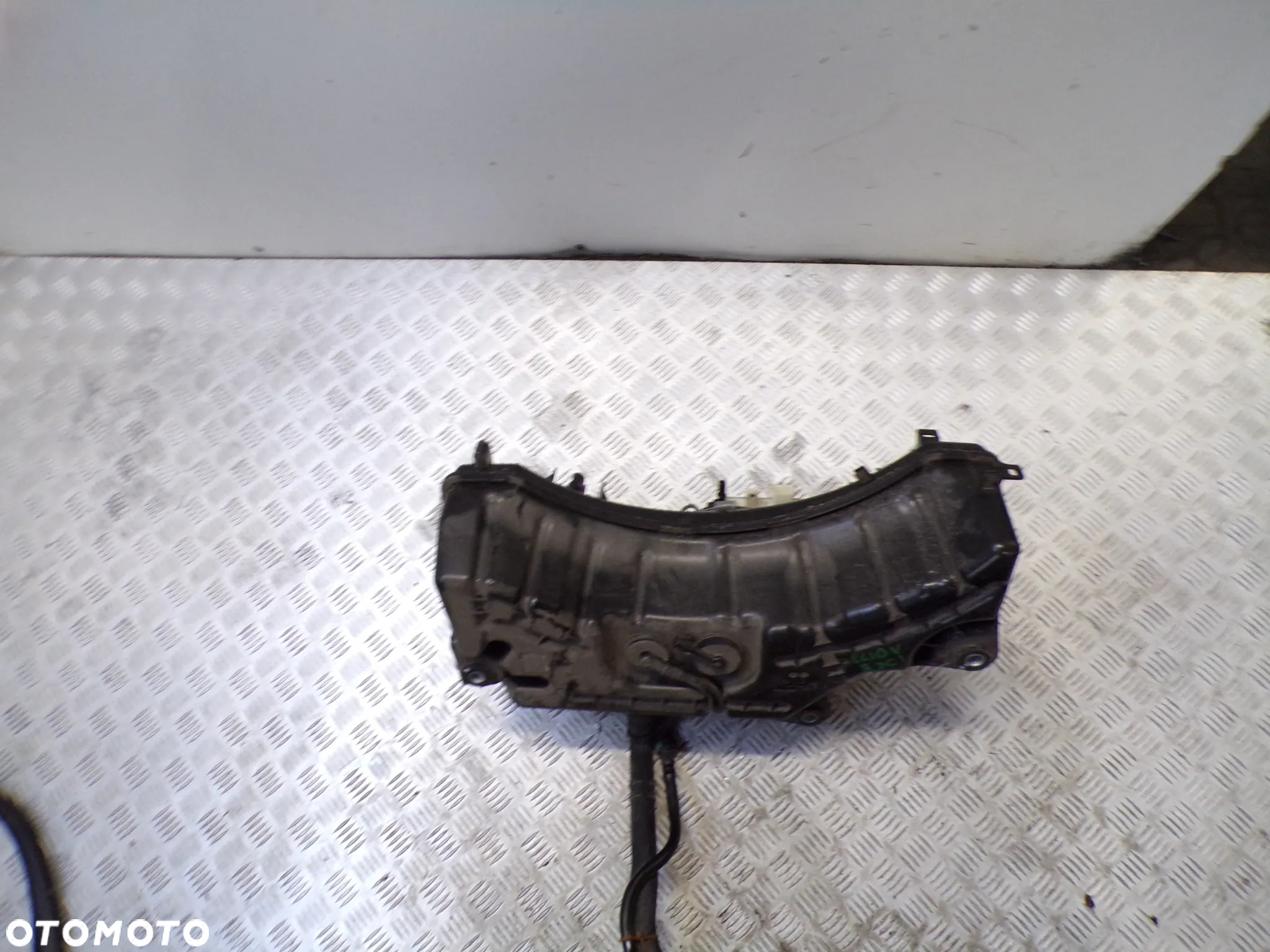 ZBIORNIK ADBLUE RENAULT CLIO V 1.5 BLUE DCI - 4