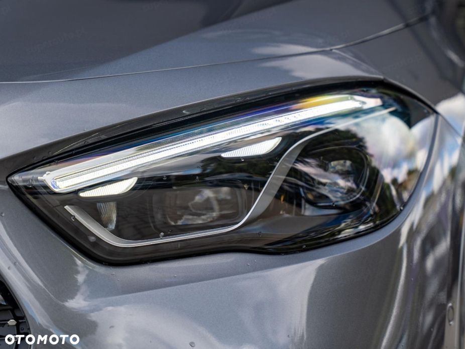 Mercedes-Benz GLA - 4