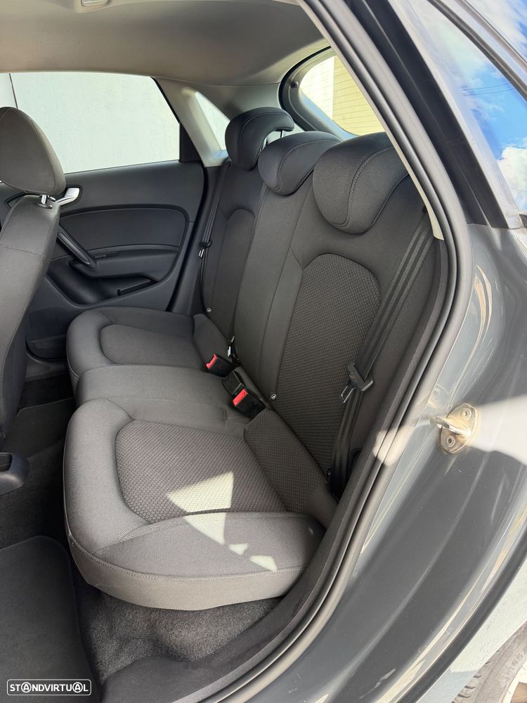 Audi A1 Sportback 1.6 TDI S-line - 25