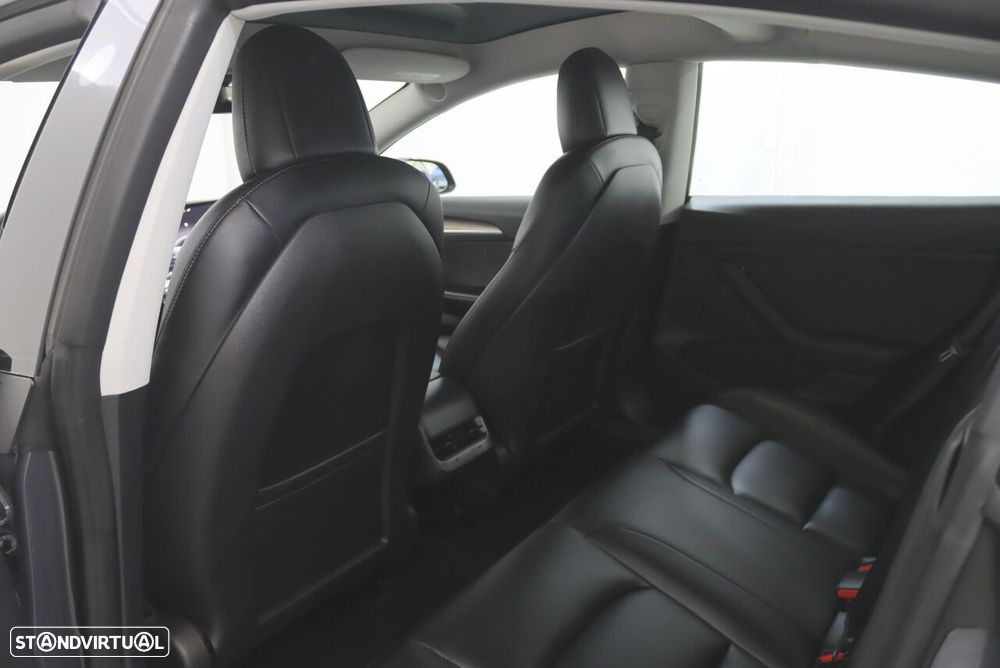 Tesla Model 3 - 10
