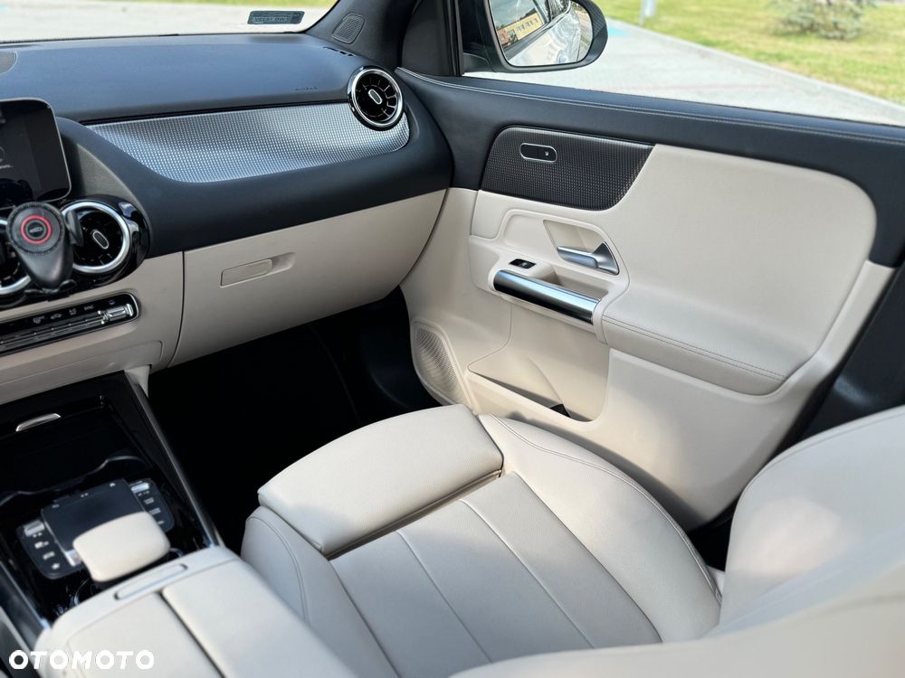 Mercedes-Benz GLA 200 - 10