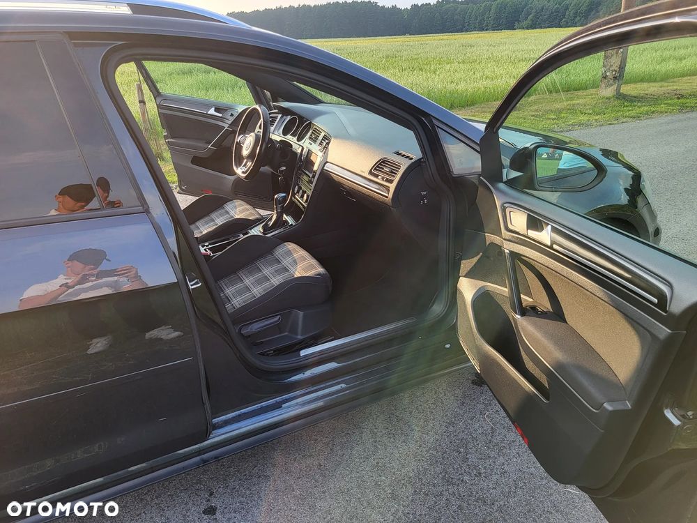 Volkswagen Golf - 15