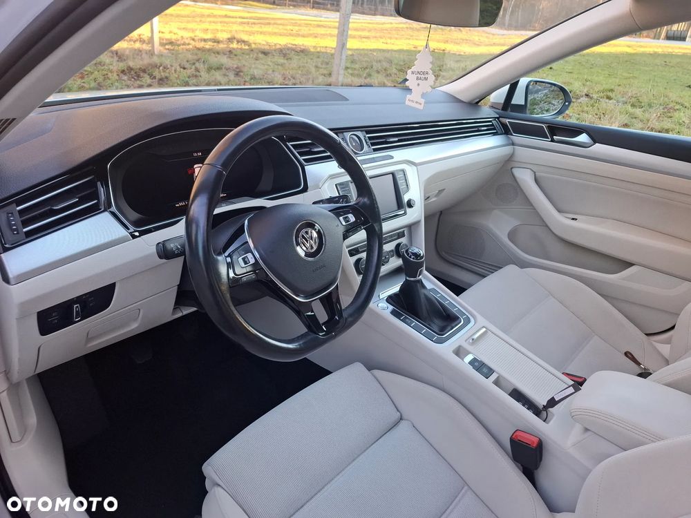 Volkswagen Passat 1.4 TSI BMT Comfortline - 18
