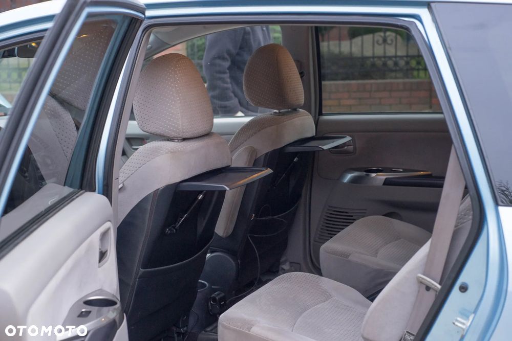 Mitsubishi Grandis 2.4 Inform - 11