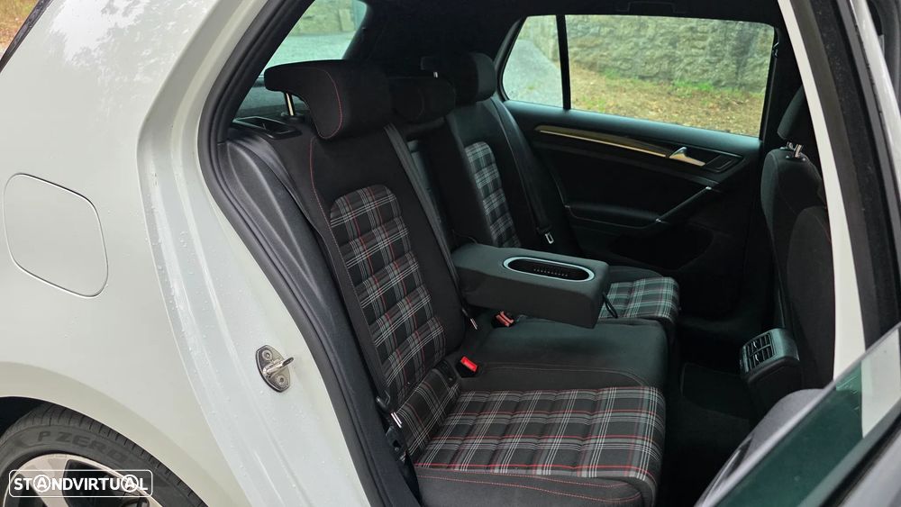 VW Golf 2.0 GTI - 16