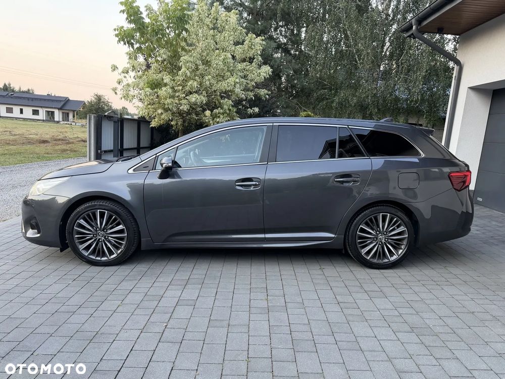 Toyota Avensis 1.8 Premium - 18