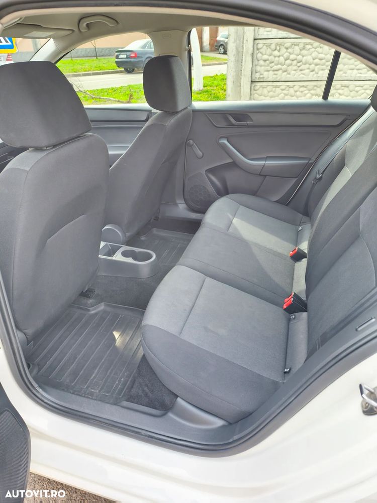 Skoda RAPID 1.2 TSI Active - 10