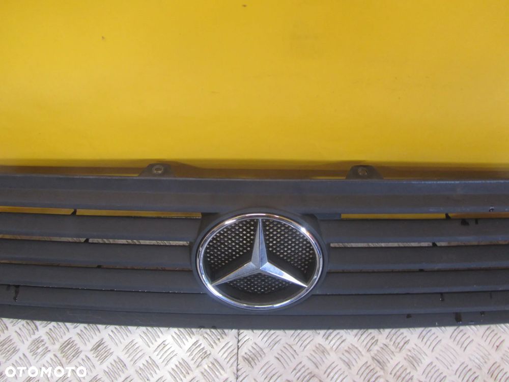 Grill Atrapa Mercedes Vario 1996r- - 4