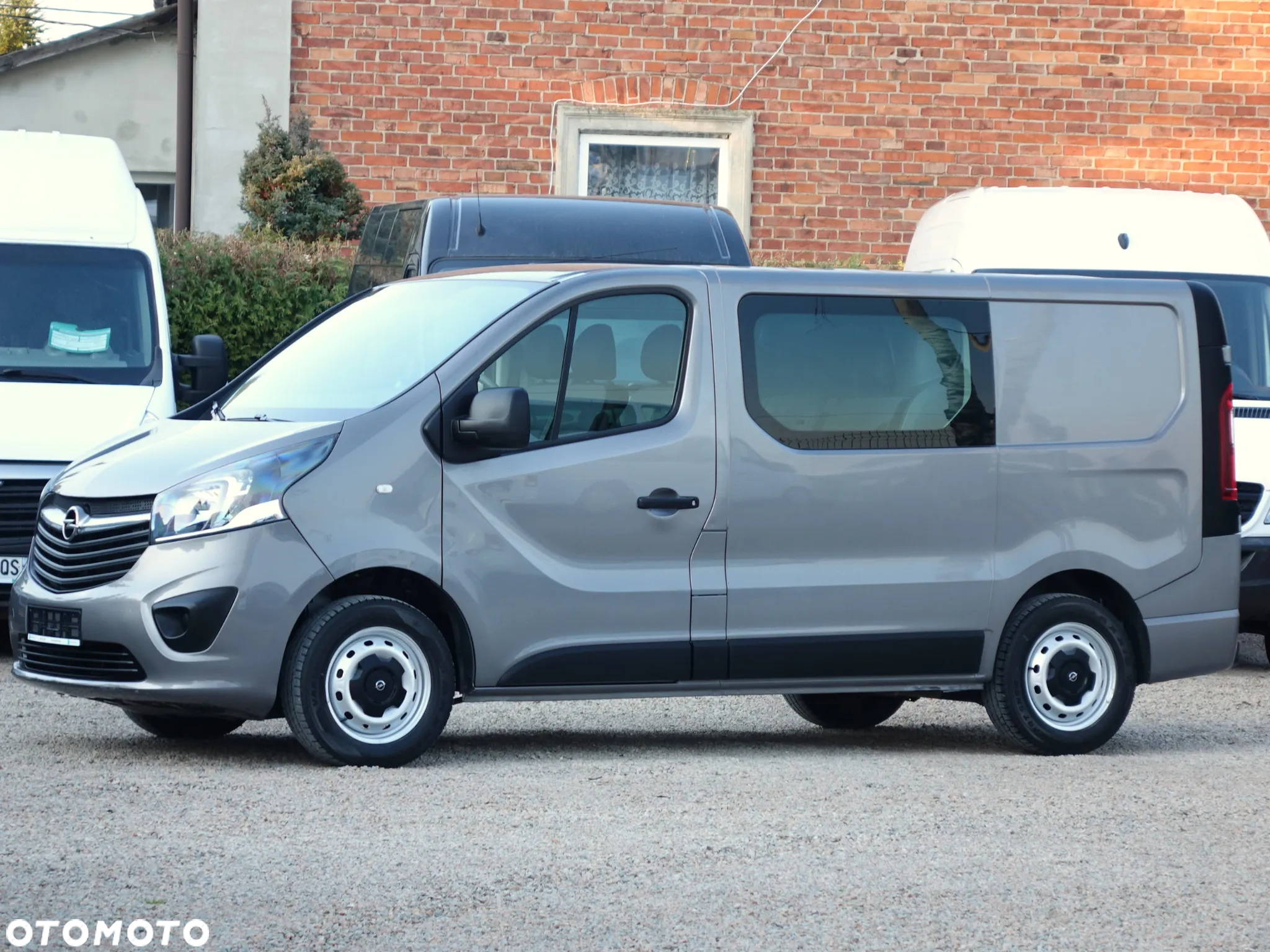Opel Vivaro 6-osobowy brygadówka L1H1 - 2
