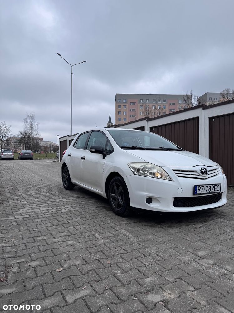Toyota Auris 1.4 D-4D 2010 - 1